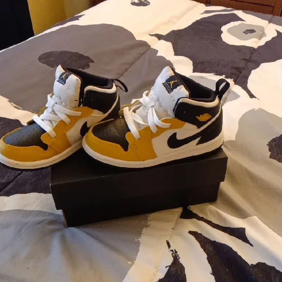 Jordan Kids High-Top Sneakers - Yellow, Black, White